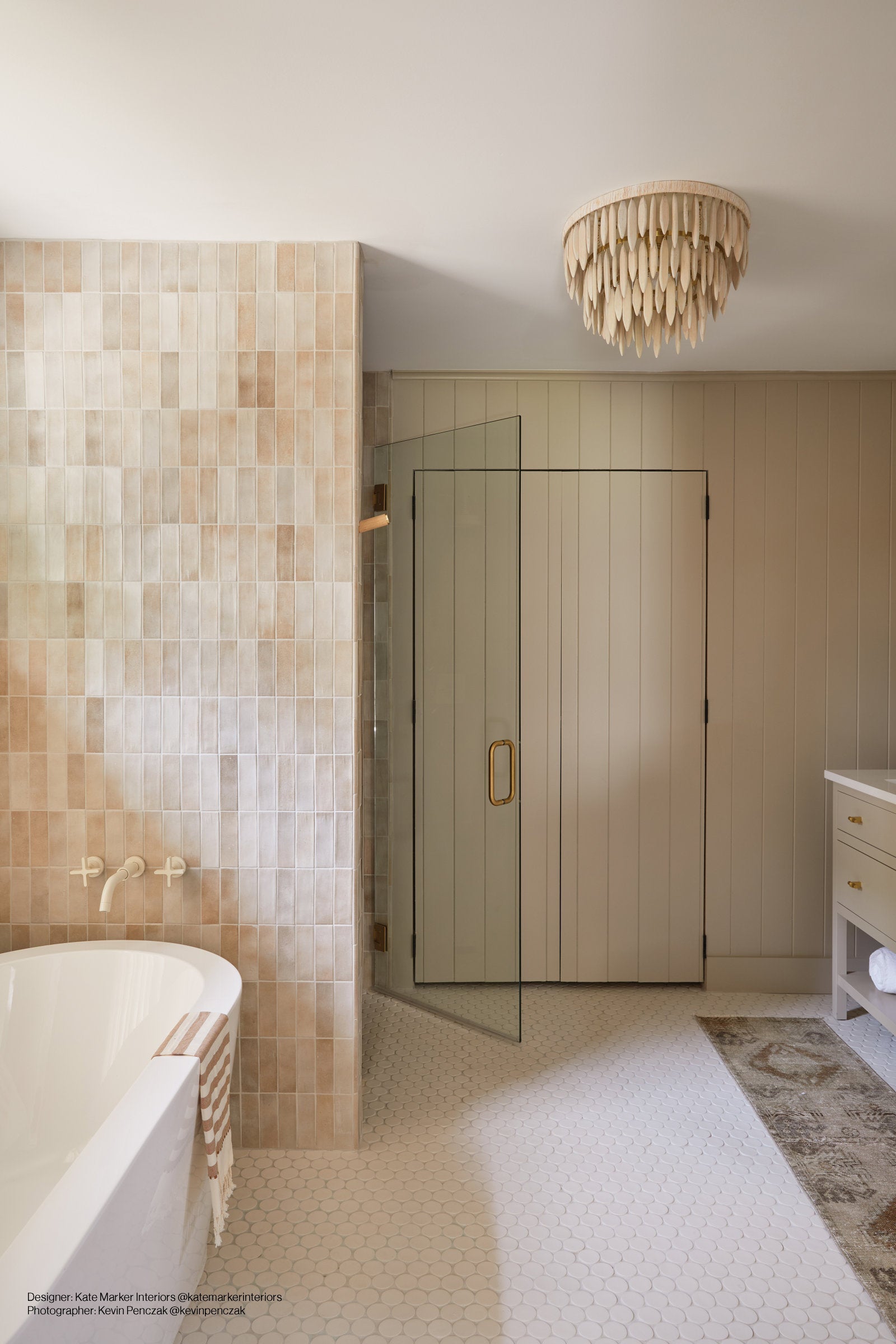 Bedrosians Makoto 2" Round Matte Porcelain Mosaic Tile in Shoji White | Item Code DECMAKSHW2RMOM