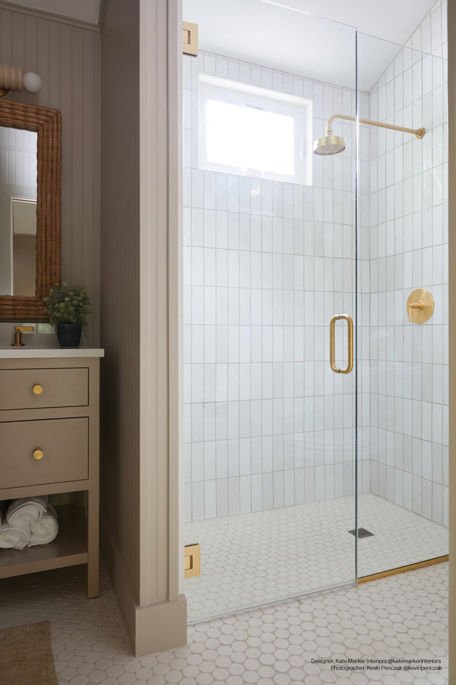 Bedrosians Makoto 2" Round Matte Porcelain Mosaic Tile in Shoji White | Item Code DECMAKSHW2RMOM