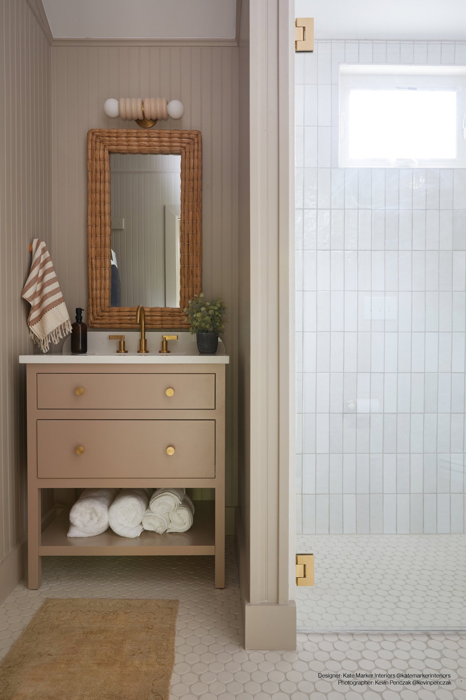 Bedrosians Makoto 2" Round Matte Porcelain Mosaic Tile in Shoji White | Item Code DECMAKSHW2RMOM