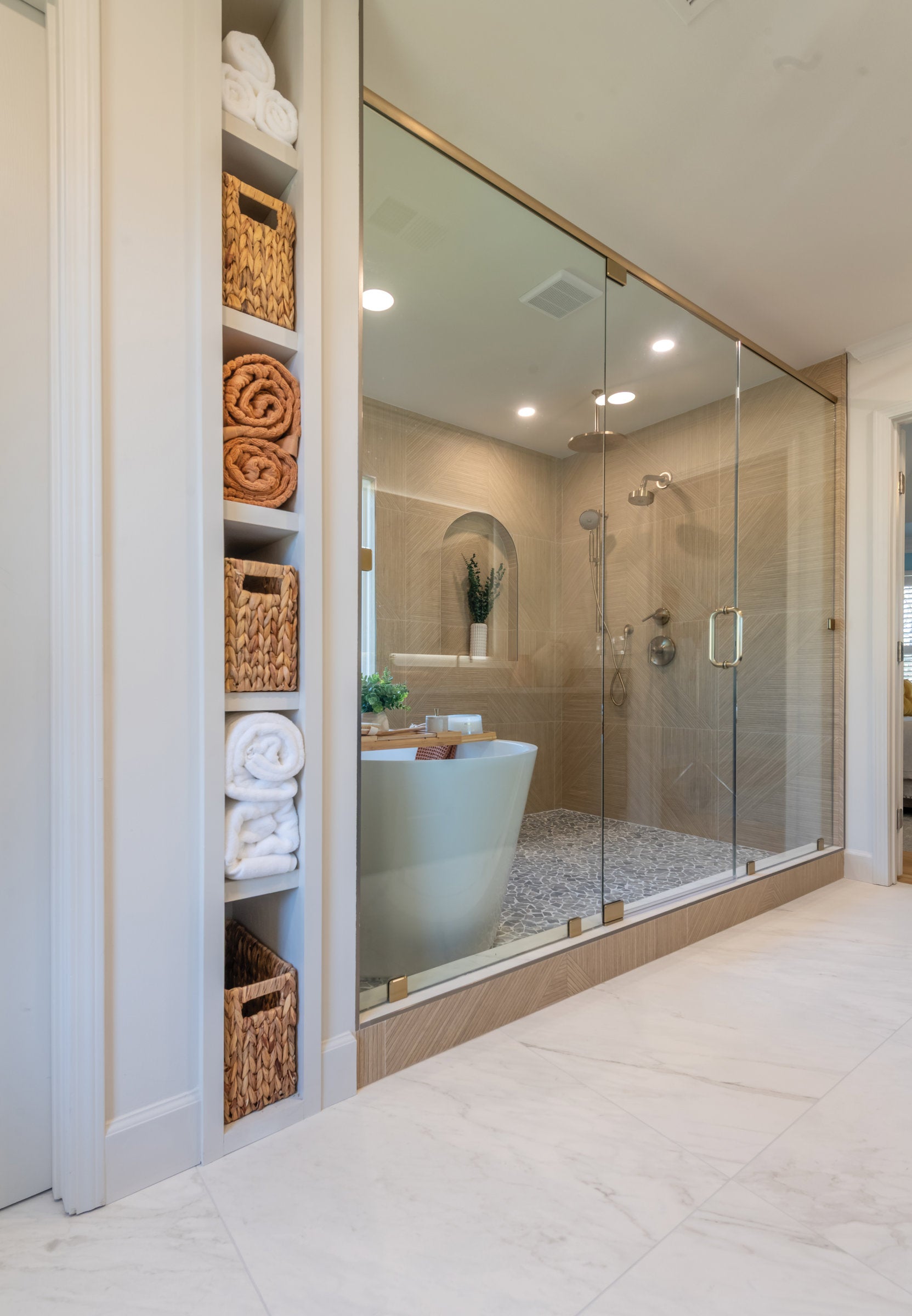 Bedrosians Magnifica The Thirties 30" x 30" - 8mm Honed Porcelain Tile in Luxe White | Item Code DOLMAGLUX3030-8H