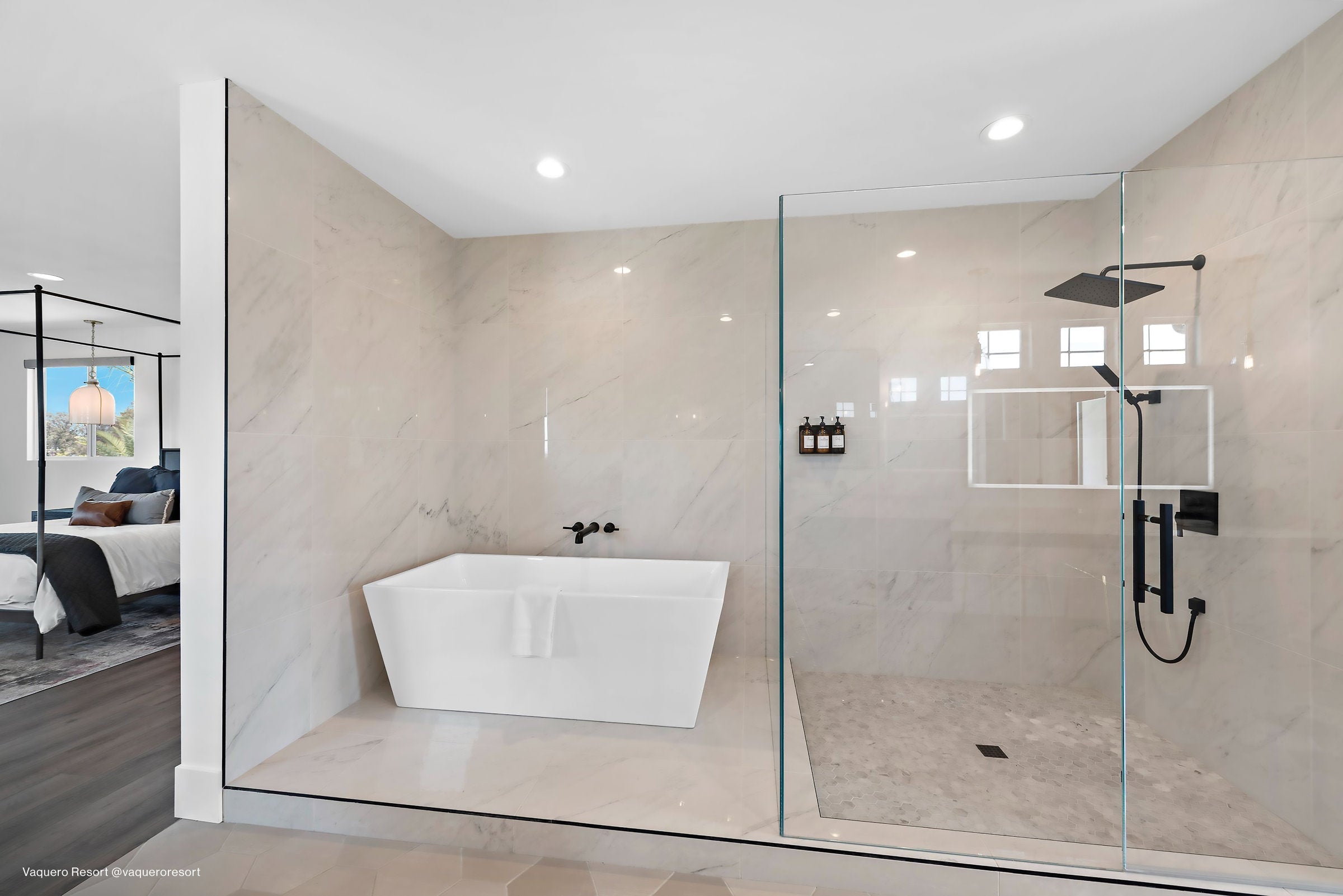 Bedrosians Magnifica The Thirties 30" x 30" - 8mm Polished Porcelain Tile in Luxe White | Item Code DOLMAGLUX3030-8P